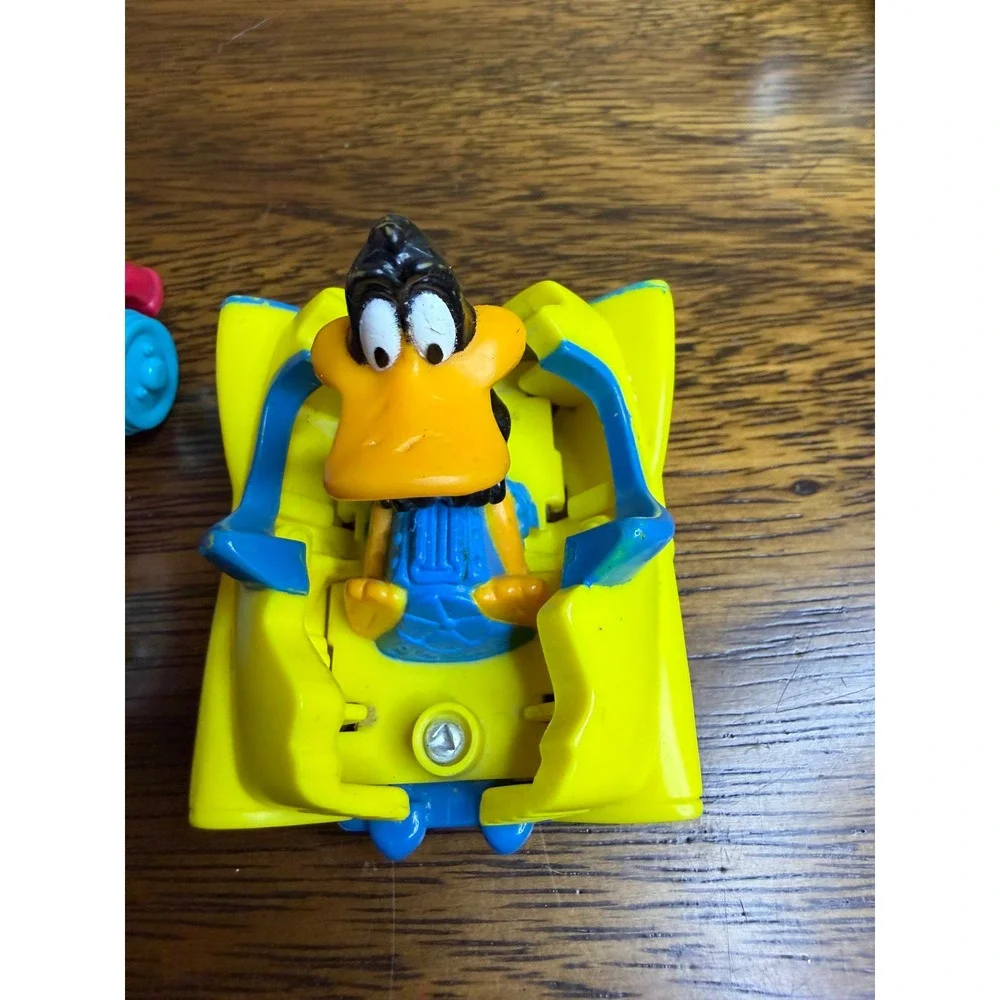 Vintage 1992 Warner Bros Looney Tunes Bugs Bunny Daffy Duck Toy Cars Set‎ of 2
